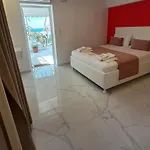 House Blerina - Chalkidiki 住宿加早餐酒店 萨尔蒂