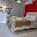 House Blerina - Chalkidiki 住宿加早餐酒店 萨尔蒂